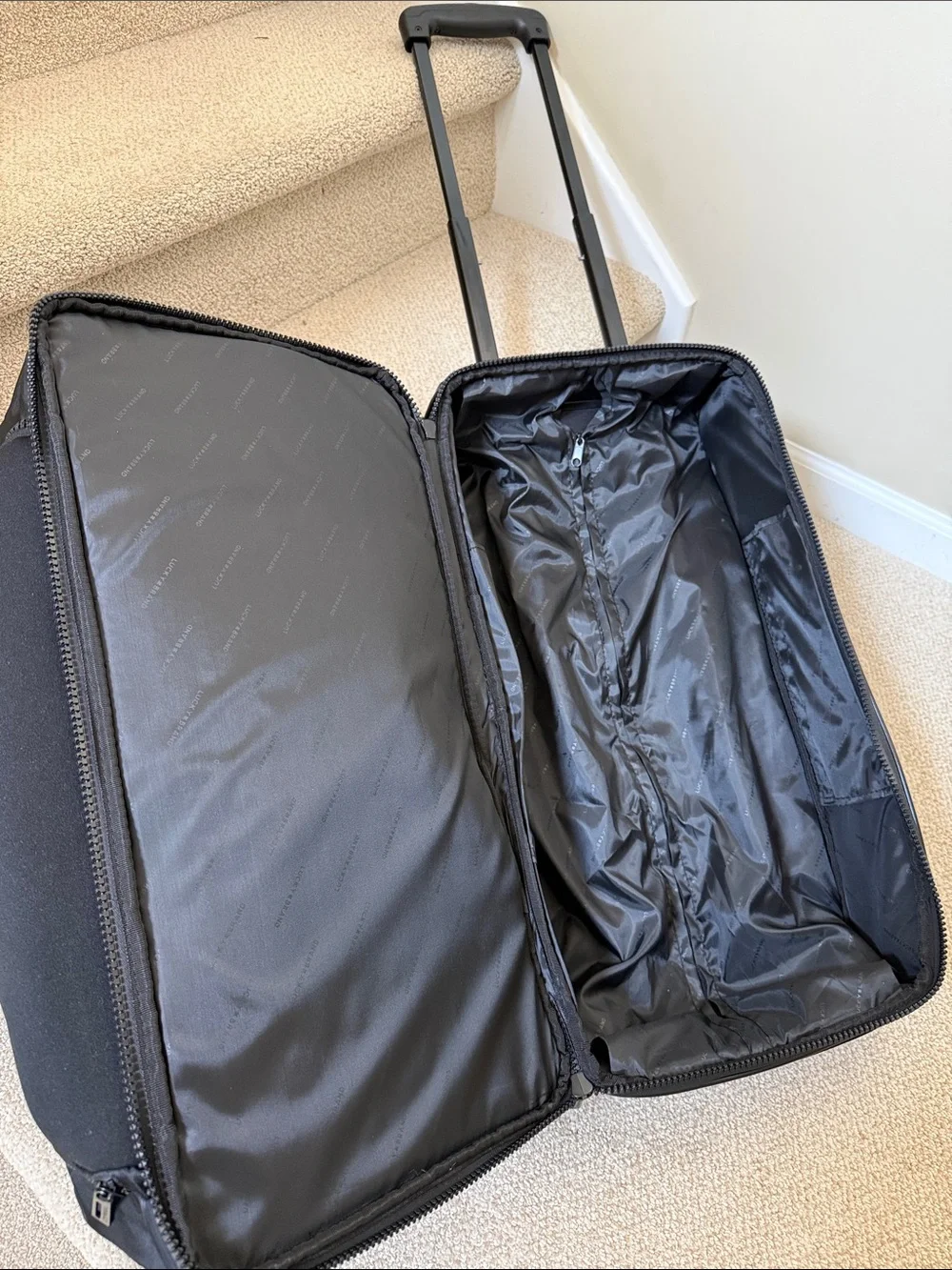 Lucky Brand Black Men's rolling Duffel w/ telescopic handle. Multiple zip areas.